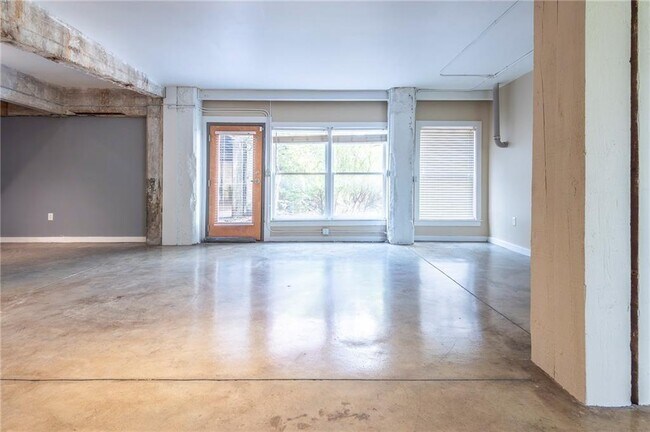 Building Photo - 244 Peters St SW