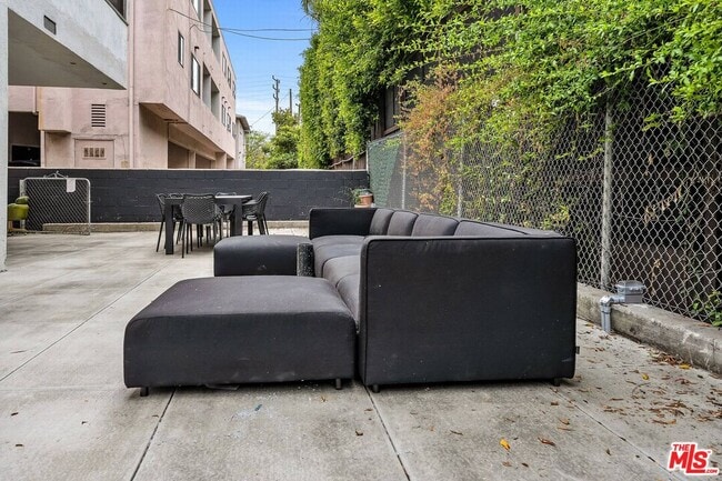 Building Photo - 149 S Hayworth Ave