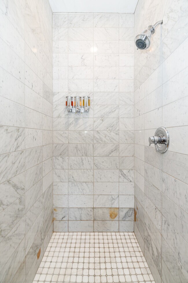 Building Photo - 1304 Broadway-SI ID1056031P