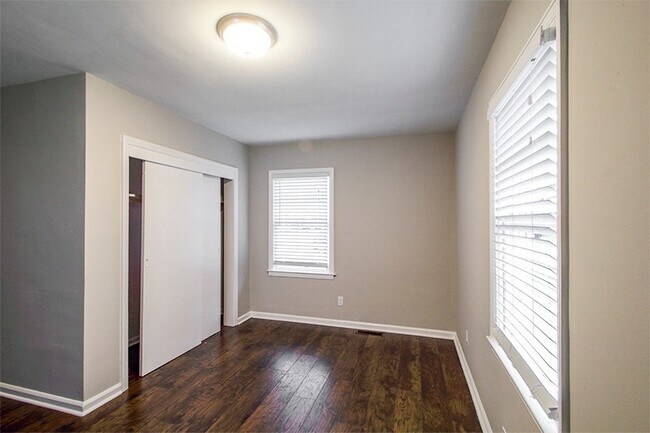 Building Photo - Completely Renovated 3 Bedroom 1 Bathroom Home