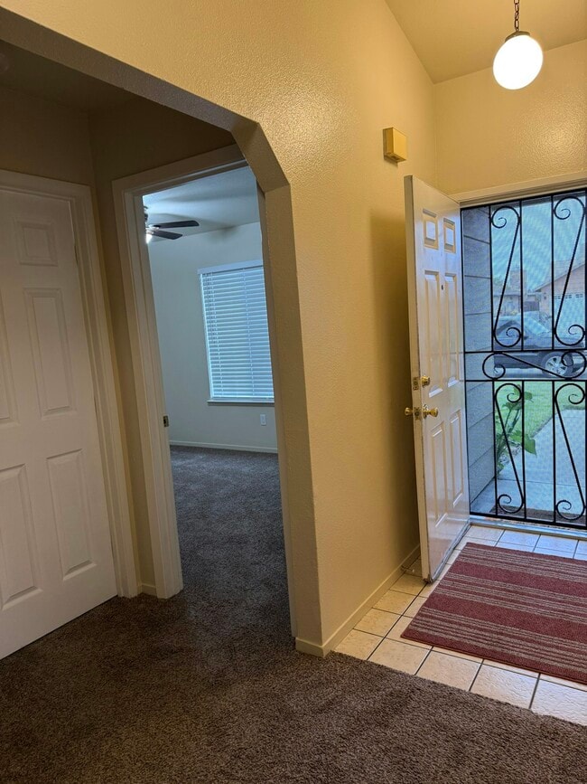 Building Photo - 1725 S Sacramento St