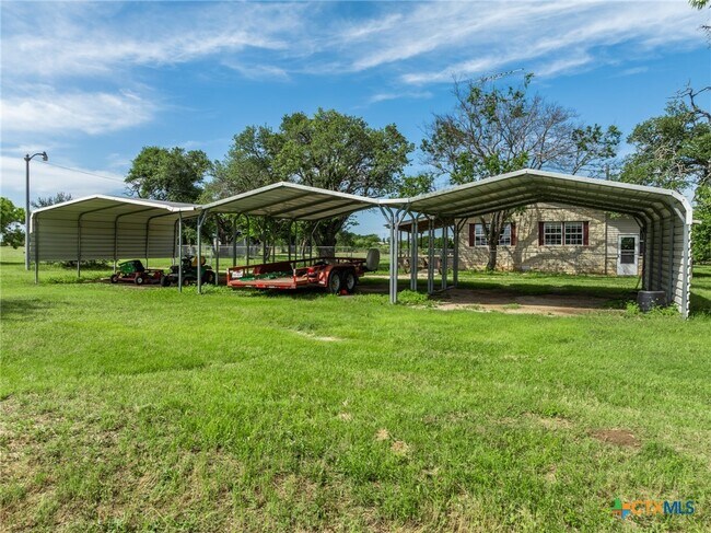 Building Photo - 199 Apache Springs Rd