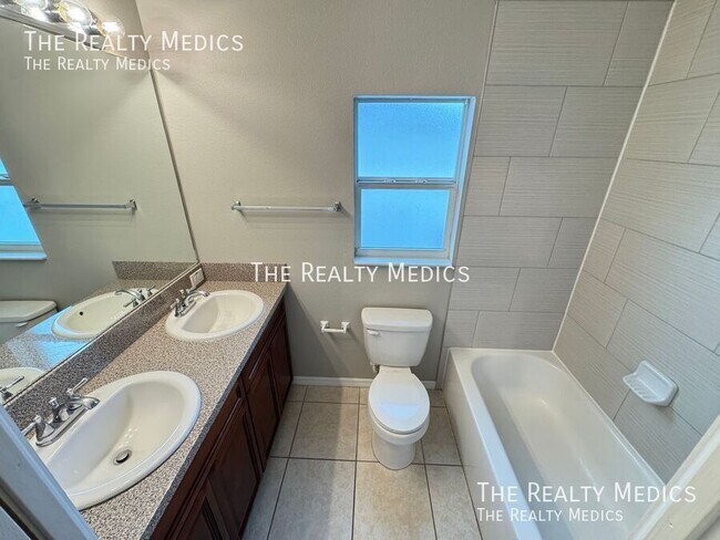 Building Photo - 548 Albatross Dr