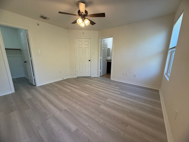 Building Photo - Townhome Near Retama Park...No Carpet.