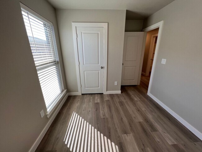 Building Photo - 3 Bedroom Townhome In Harvest Wolfforth!