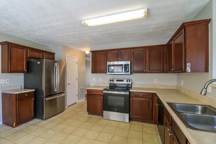 Building Photo - 2141 Silva Ct