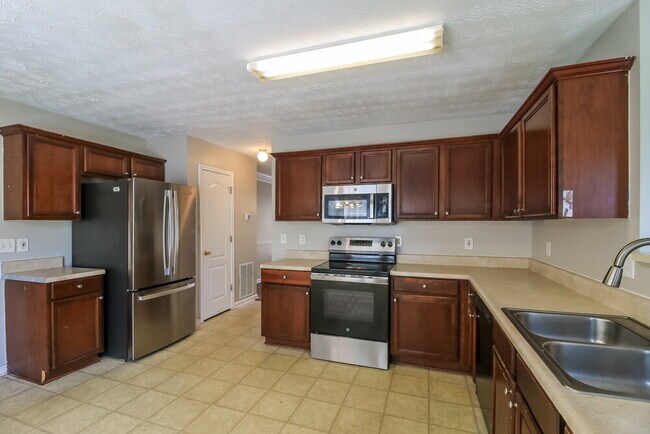 Building Photo - 2141 Silva Ct