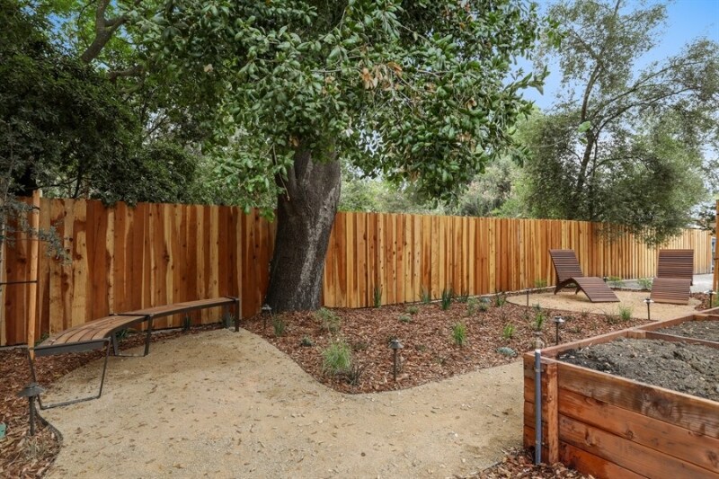 Building Photo - 820 B St