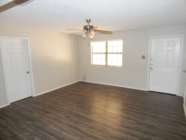 Building Photo - Winona ISD: 3 Bedroom, 2 Bath Home in a Co...