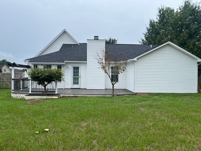 Building Photo - Charming 3 Bed, 2 Bath Plus Bonus Room in ...