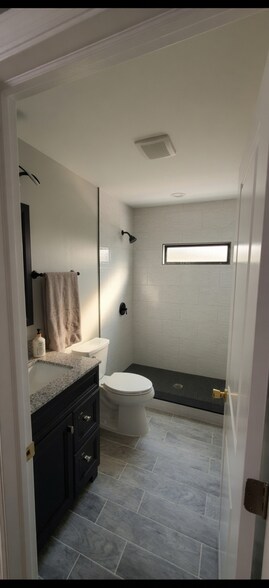 Building Photo - 203 Cedardale Ave
