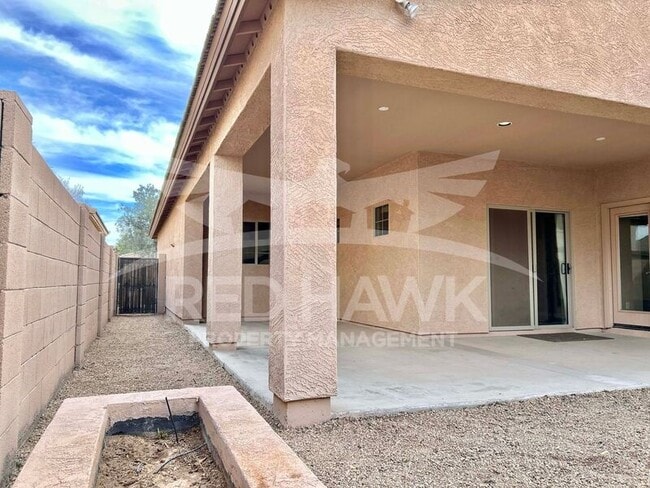 Building Photo - 1090 S Maverick St