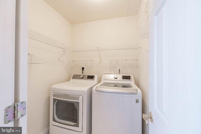 Building Photo - 2303 Sawtooth Oak Ct