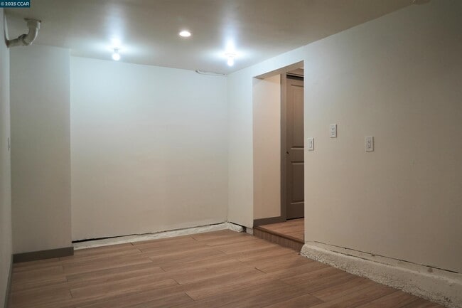Building Photo - 158 W Moltke St