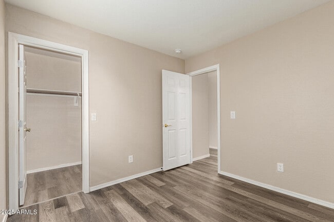 Building Photo - 3545 E Crescent Way