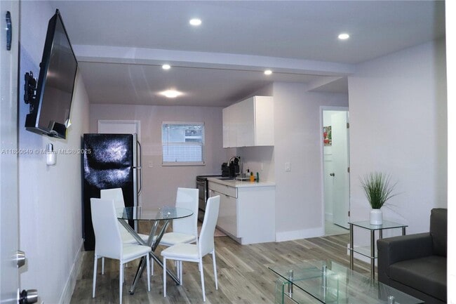 Building Photo - 305 Phippen Waiters Rd