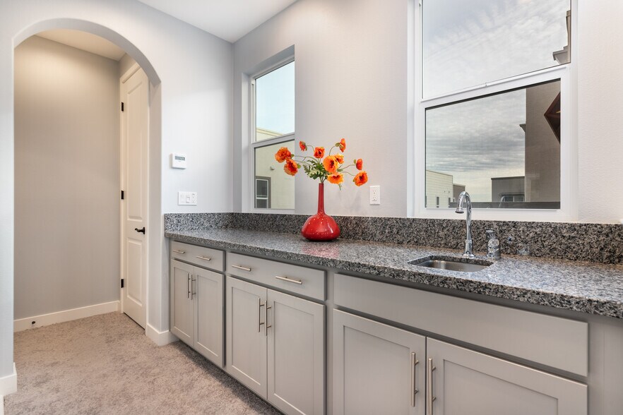 Wet Bar - Level 3 - 577 Daniel Freeman Cir