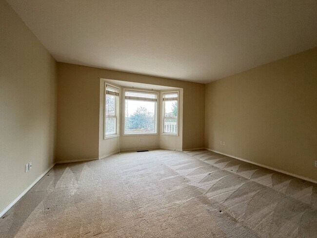 Building Photo - Elegant Home Offering Open Living Spaces, Spacious Primary Suite, and Nature-Inspired Yard