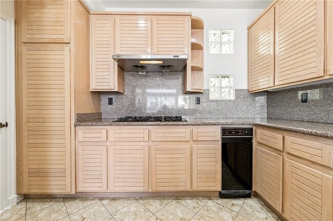 Building Photo - 5824 Spinnaker Bay Dr