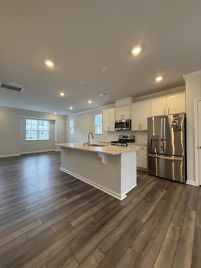 Building Photo - 409 Deercroft Dr