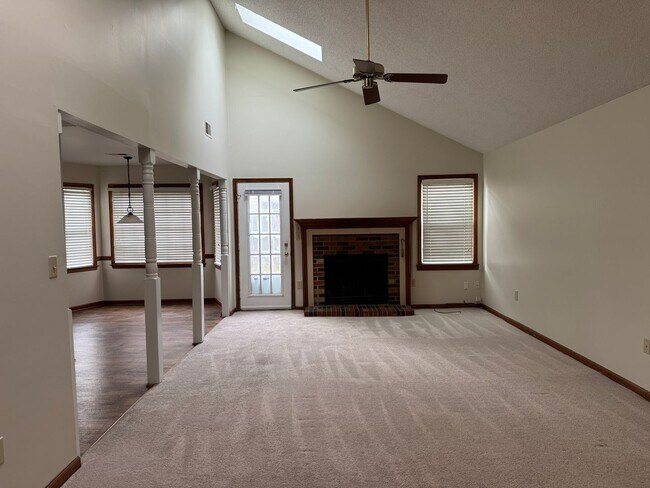 Building Photo - LANDSTOWN MEADOWS