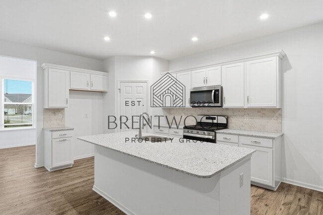 Building Photo - 3 Bed/3 Bath Home with Sunroom in Miller’s Walk – Noblesville