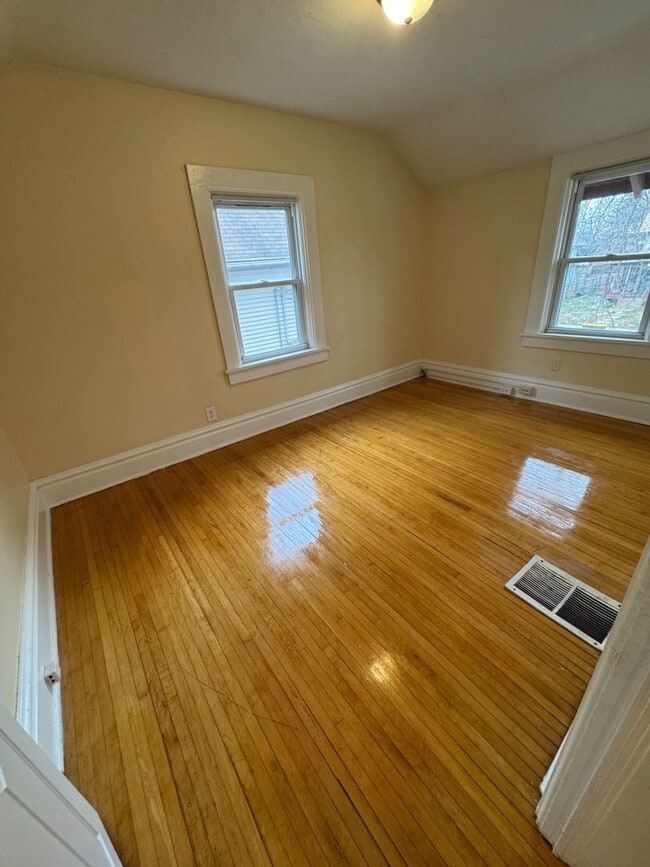 Building Photo - Beautiful Large Home for rent