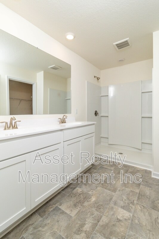 Building Photo - 2076 Southwood Cir