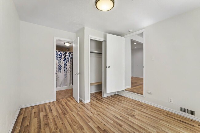 Building Photo - Charming Harvey Park Home with Large Yard & Fireplace