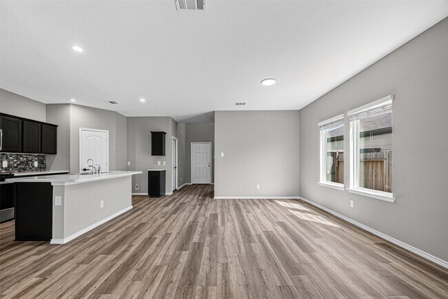 Building Photo - 14529 Lily Plns Dr