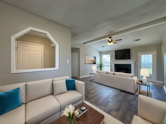 Building Photo - 1707 Plumbark Dr