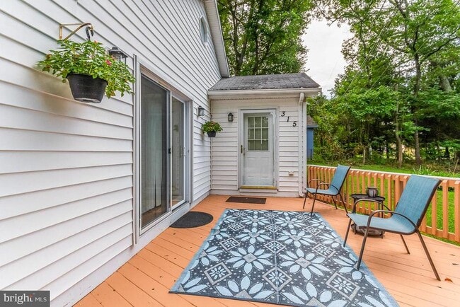 Building Photo - 315 South Dr