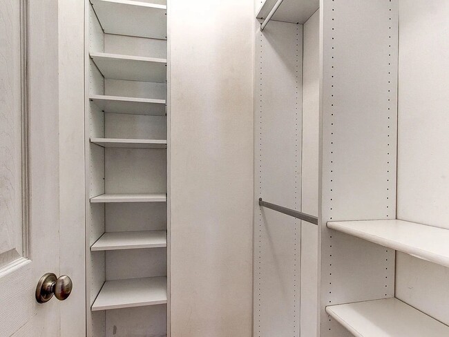 Building Photo - Charming Cheesman Park Duplex | 2 Bed / 2 Bath | Large Yard + Deck