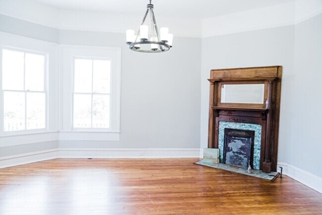 Building Photo - COMING SOON: 129 N 4th St - 4bd and 2ba