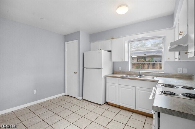 Building Photo - 5449 Tenth Ave