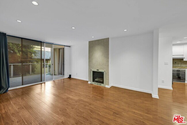 Building Photo - 723 Palisades Beach Rd