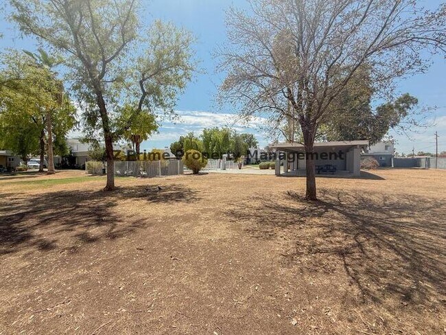 Building Photo - 2625 W Ocotillo Rd