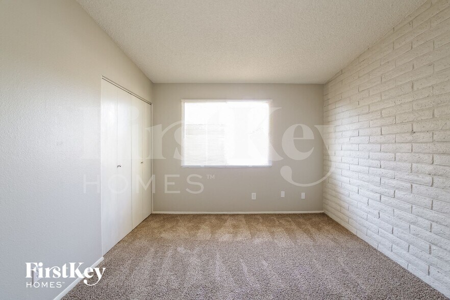 Building Photo - 3341 W Desert Cove Ave