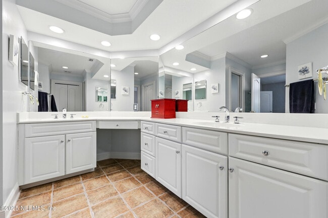 Building Photo - 330 N Shore Cir