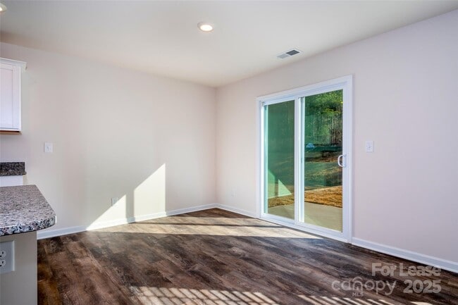 Building Photo - 7882 Shallowbrook Dr