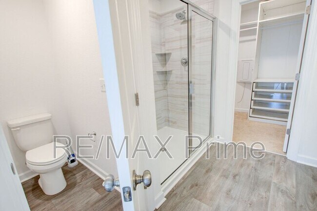 Building Photo - 2413 Trafton Pl