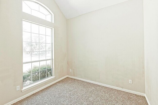 Building Photo - 105 Galloping Trail