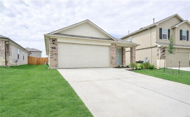 Building Photo - "Charming 3-Bedroom Oasis on Roanwood Drive with 2 Full Baths – Your Spacious Retreat Awaits in S...