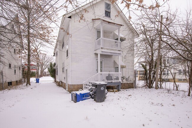 Building Photo - 3584 E 151st St