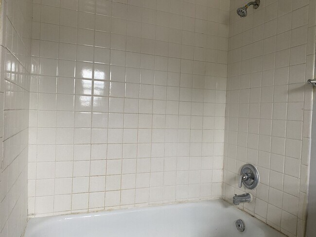 Building Photo - 333 Gardinier St