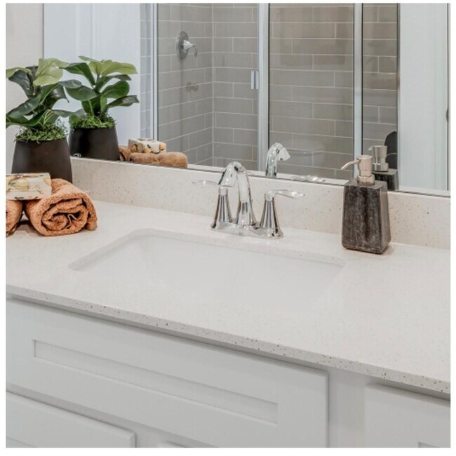 Building Photo - 2202 Via Isa Ln