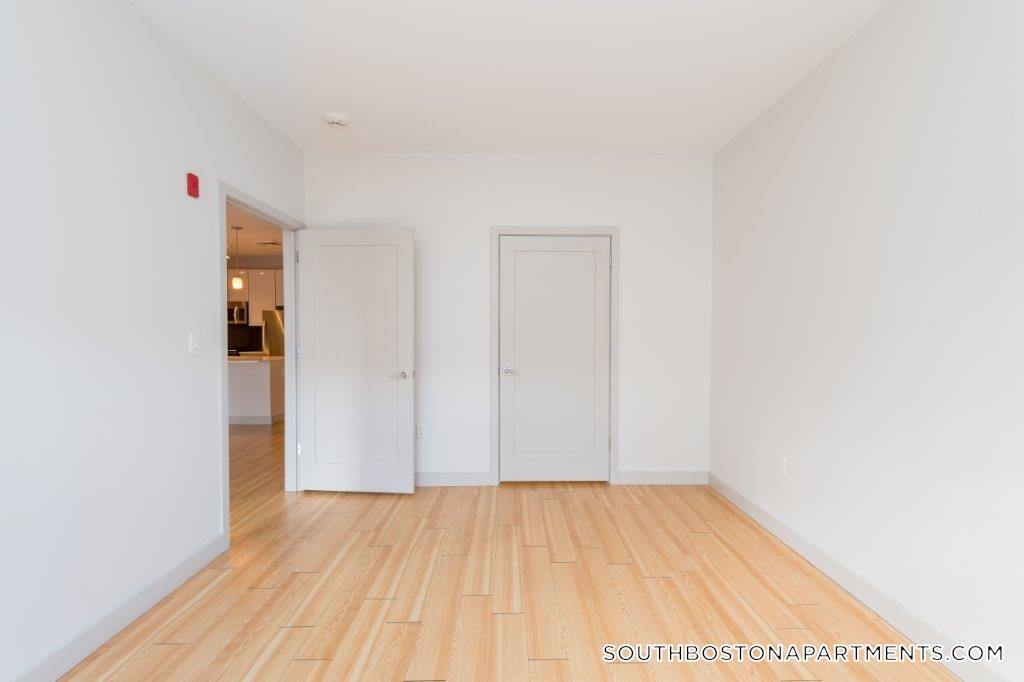 Building Photo - 320 D St