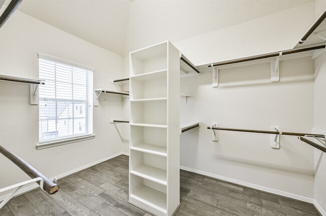 Building Photo - 1504 Peyton Oaks Pl