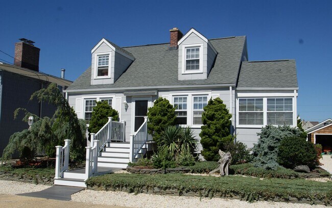 Building Photo - 23 Bond Ave