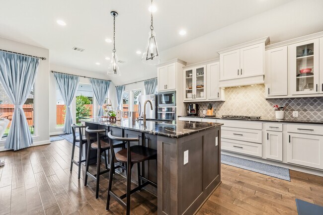 Building Photo - 2106 Stargrass Dr